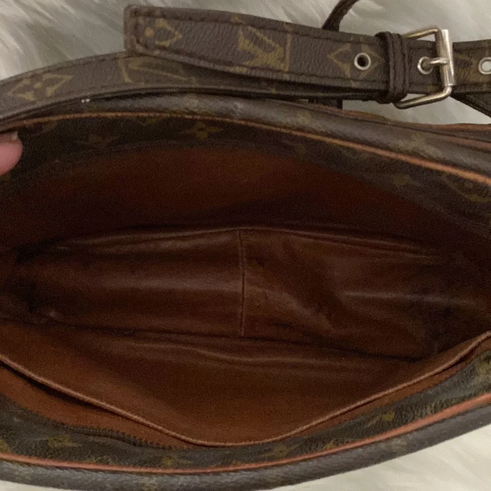Louie Vuitton Satchel Bag Over The Shoulder - Picture 7 of 11